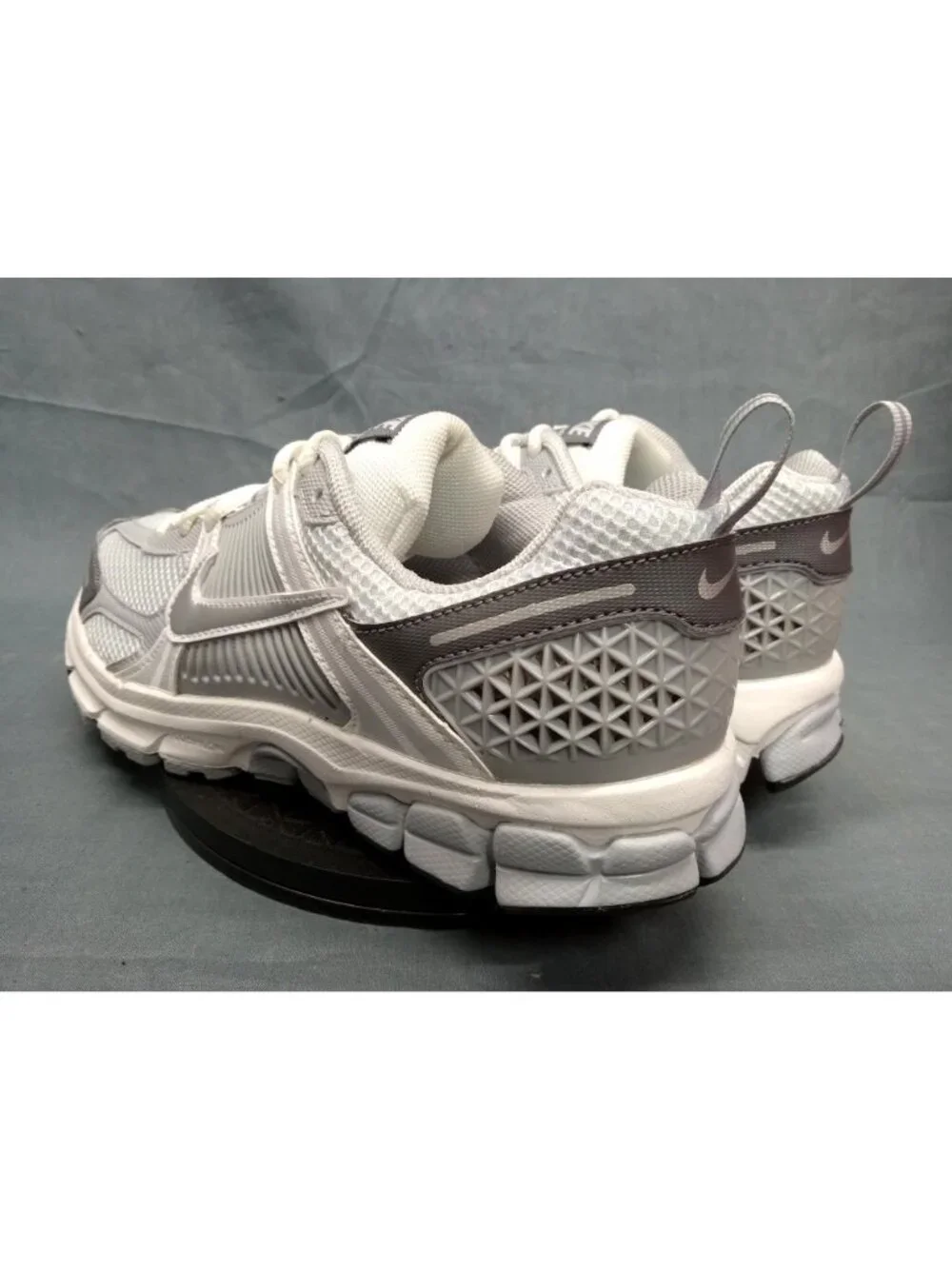Nike Vomero 5 (GS) Sneakers Mesh Pure Platinum Silver Boys Size 5.5 NEW IN BOX!